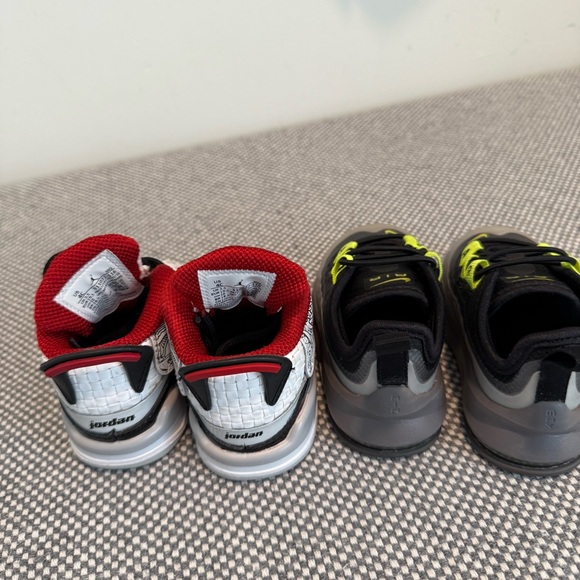 two pairs of baby shoes Jordan Dub Zero White Varsity size 4C/5C - Picture 7 of 11